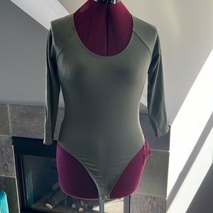 NWT Bar III olive body suit/tee M